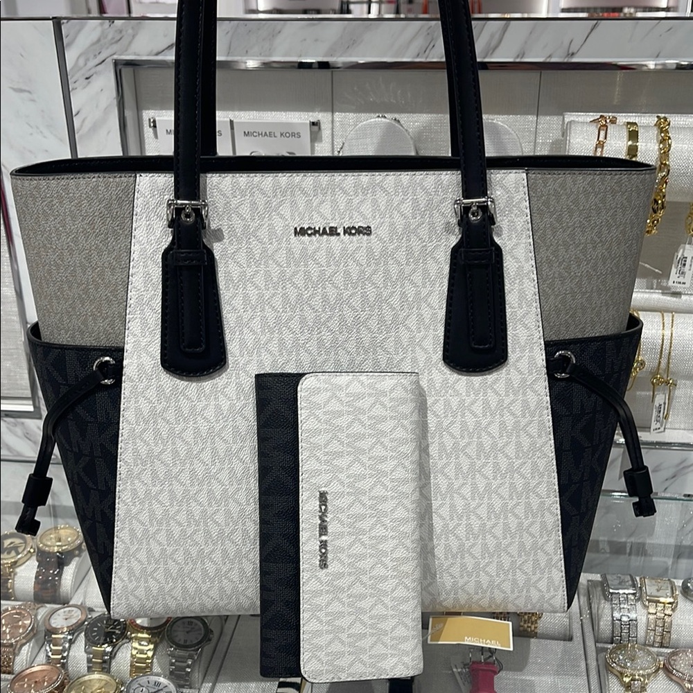 Michael Kors Voyager Lg Color-Block Signature Logo Tote & MK JST Tri-Fold Wallet - Picture 1 of 16